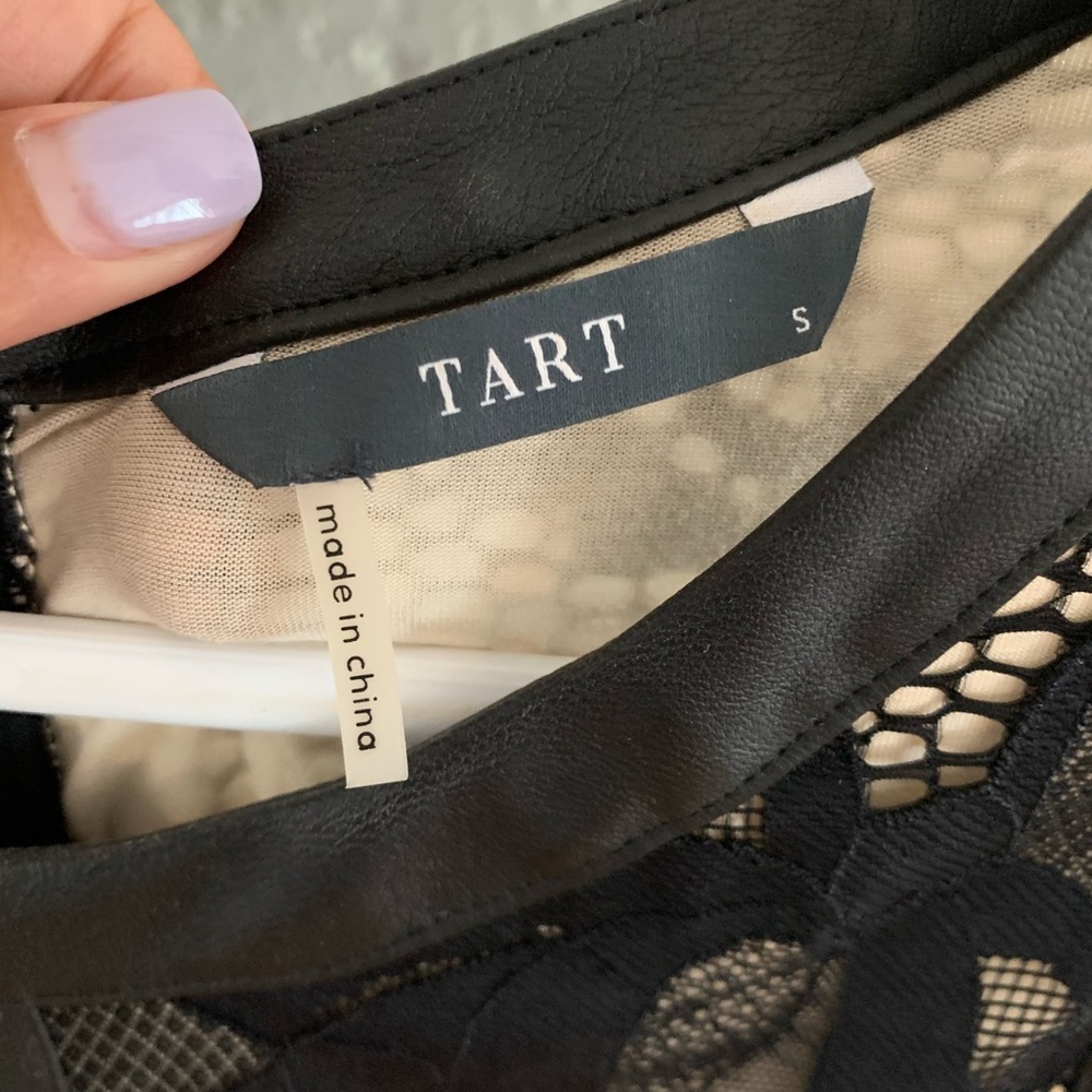 Tart lace dress - Picture 2 of 3